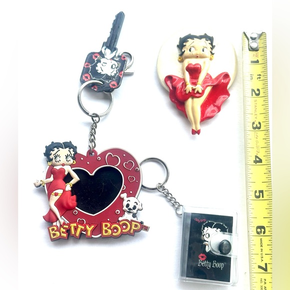Betty Boop Keychain & Magnet lot - Picture 4 of 6